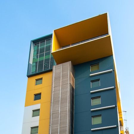 Sparks Life Jakarta, Artotel Curated Экстерьер фото