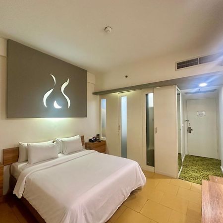 Sparks Life Jakarta, Artotel Curated Экстерьер фото
