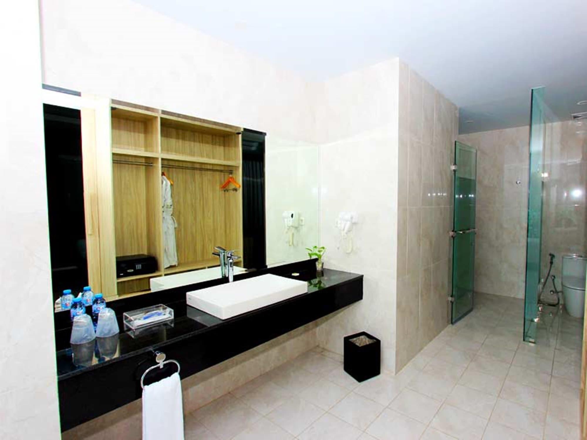 Sparks Life Jakarta, Artotel Curated Экстерьер фото