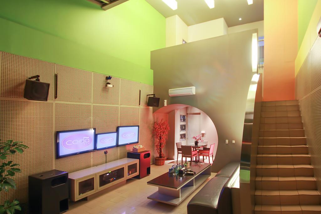 Sparks Life Jakarta, Artotel Curated Экстерьер фото