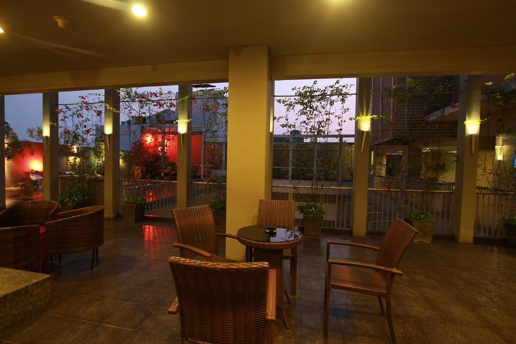 Sparks Life Jakarta, Artotel Curated Экстерьер фото
