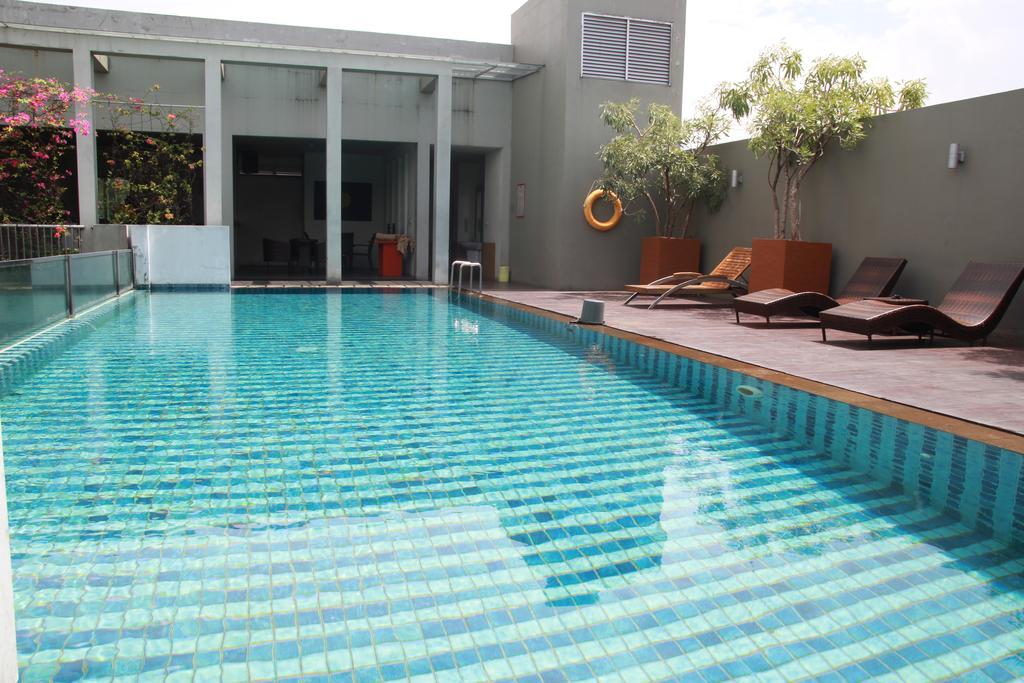 Sparks Life Jakarta, Artotel Curated Экстерьер фото