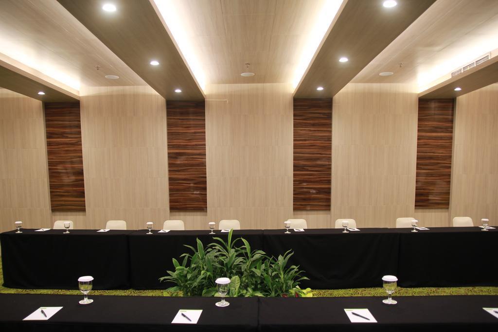 Sparks Life Jakarta, Artotel Curated Экстерьер фото