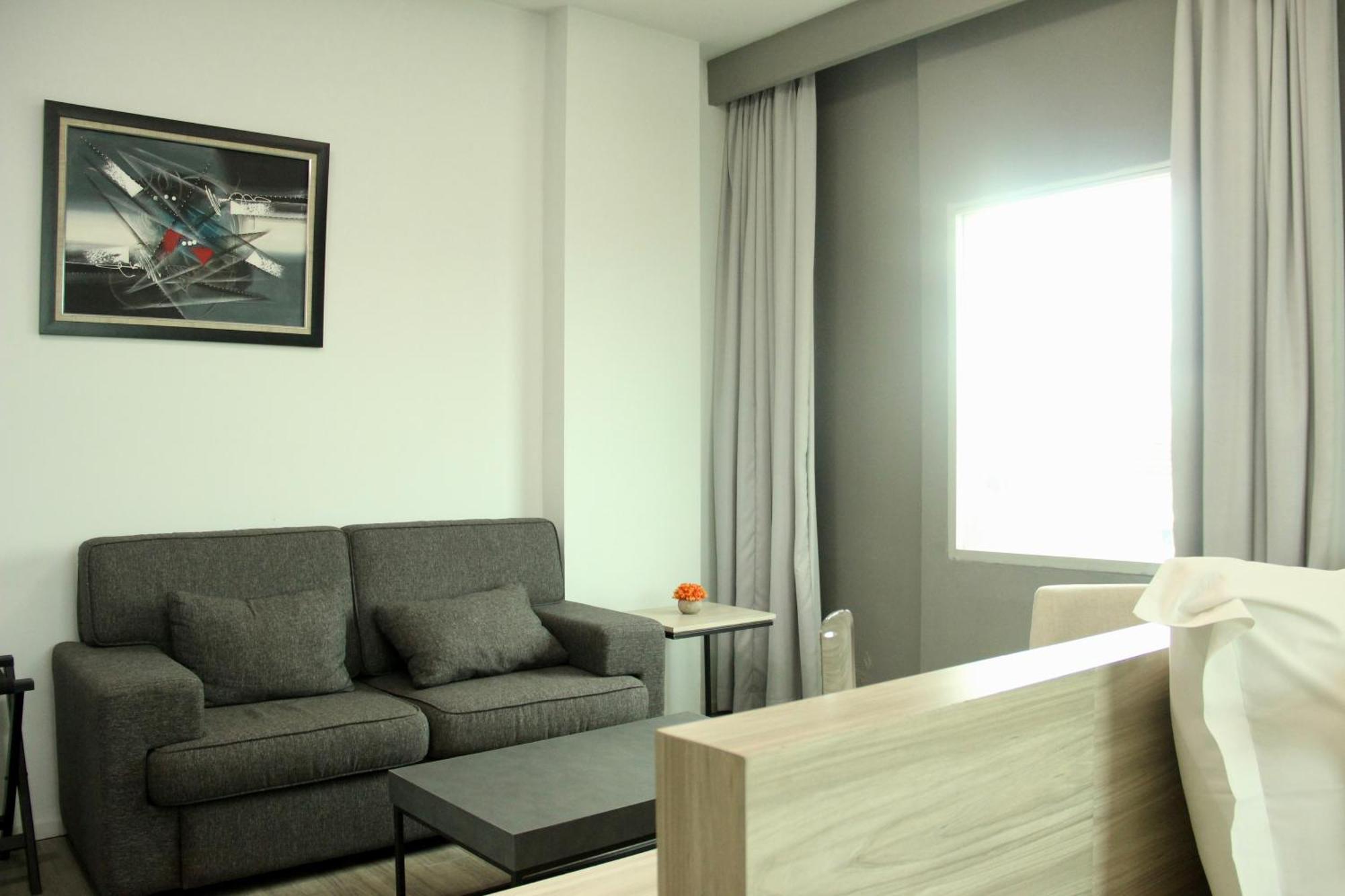 Sparks Life Jakarta, Artotel Curated Экстерьер фото