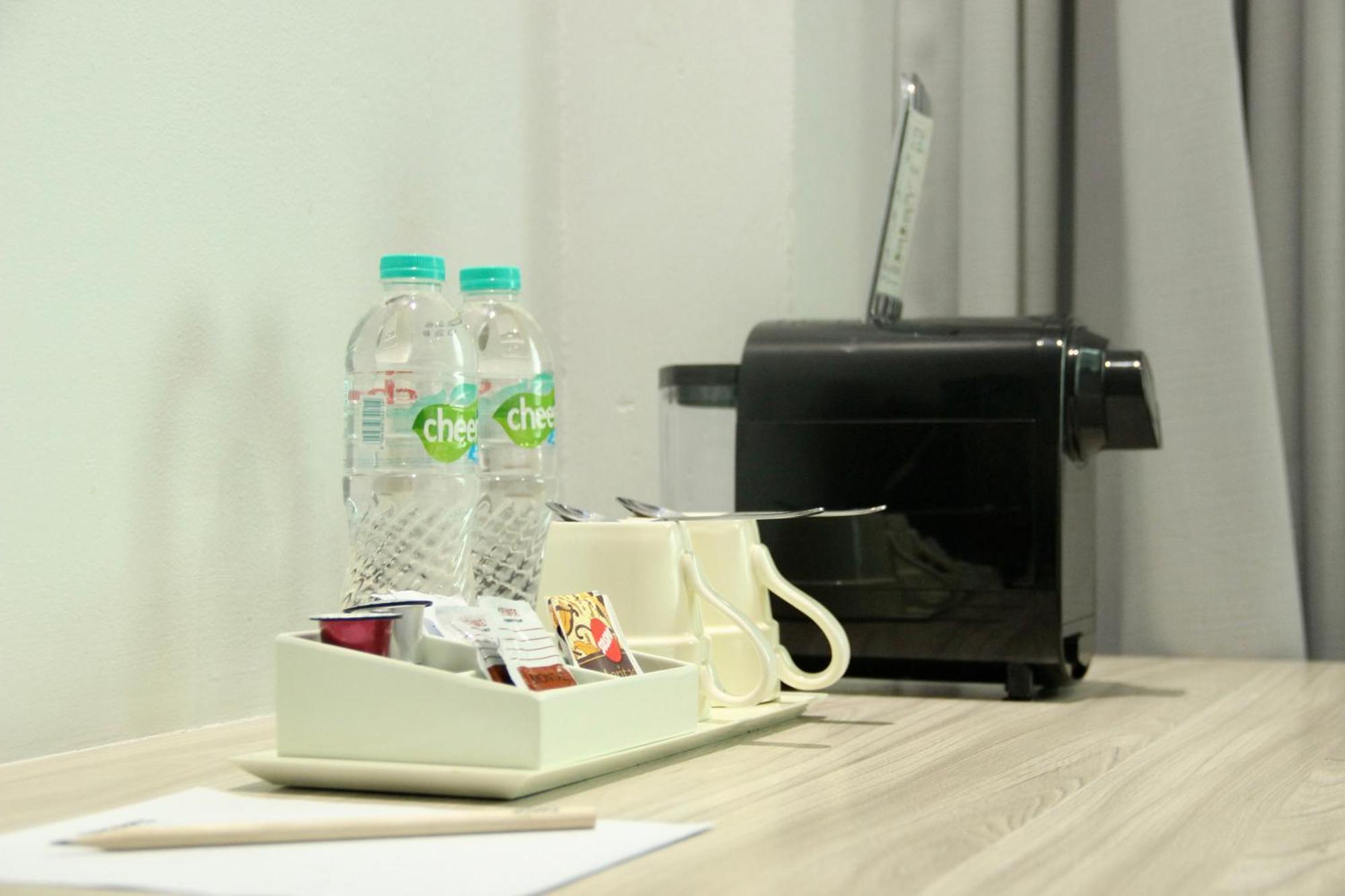 Sparks Life Jakarta, Artotel Curated Экстерьер фото