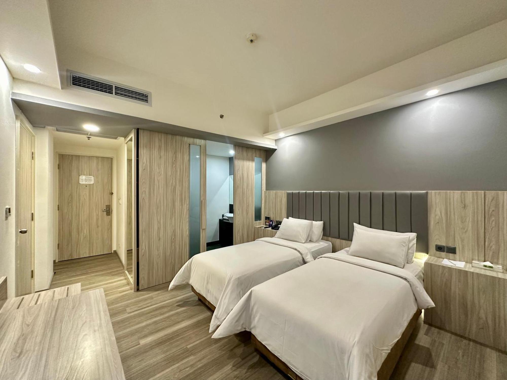 Sparks Life Jakarta, Artotel Curated Экстерьер фото