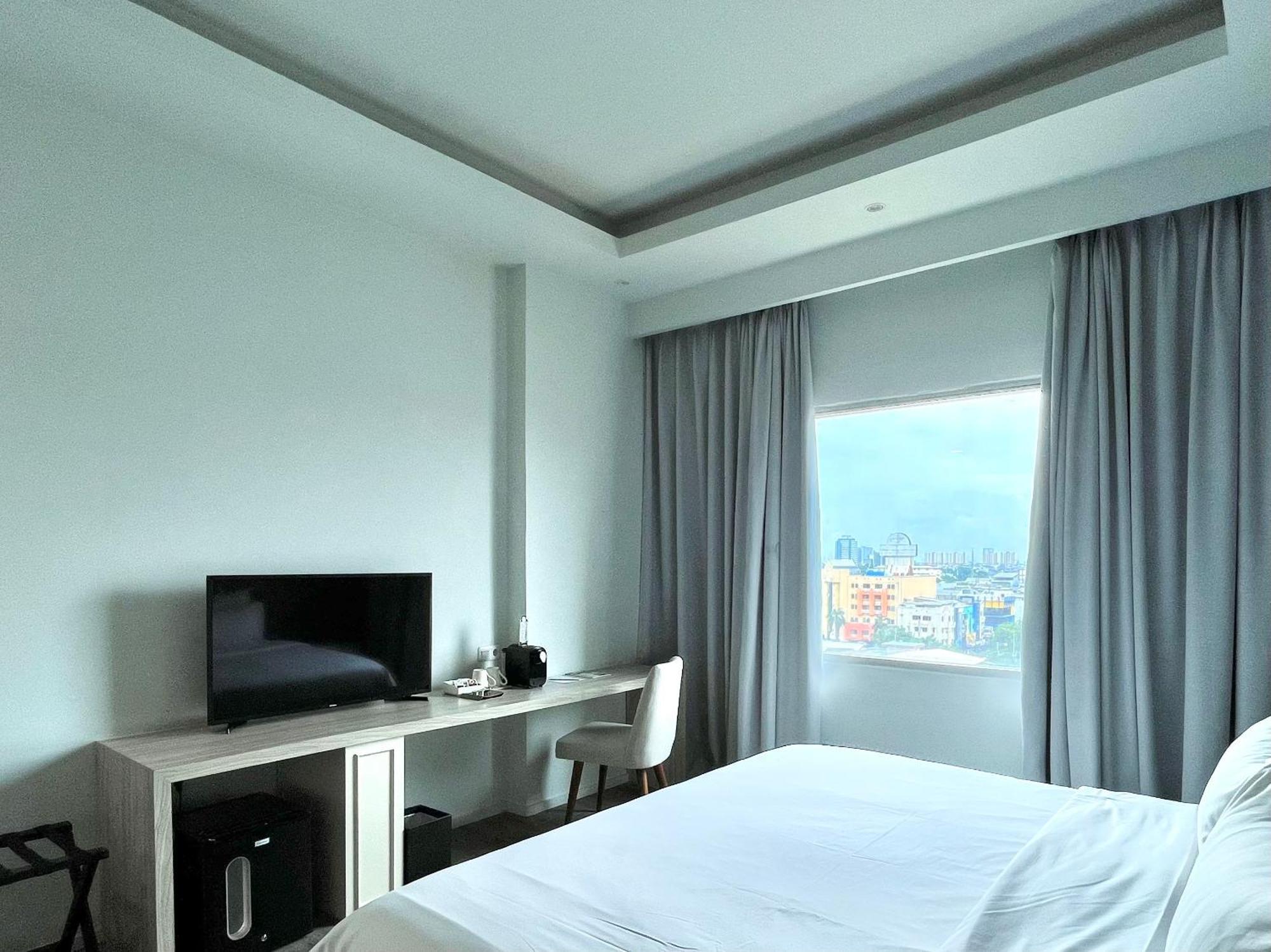 Sparks Life Jakarta, Artotel Curated Экстерьер фото