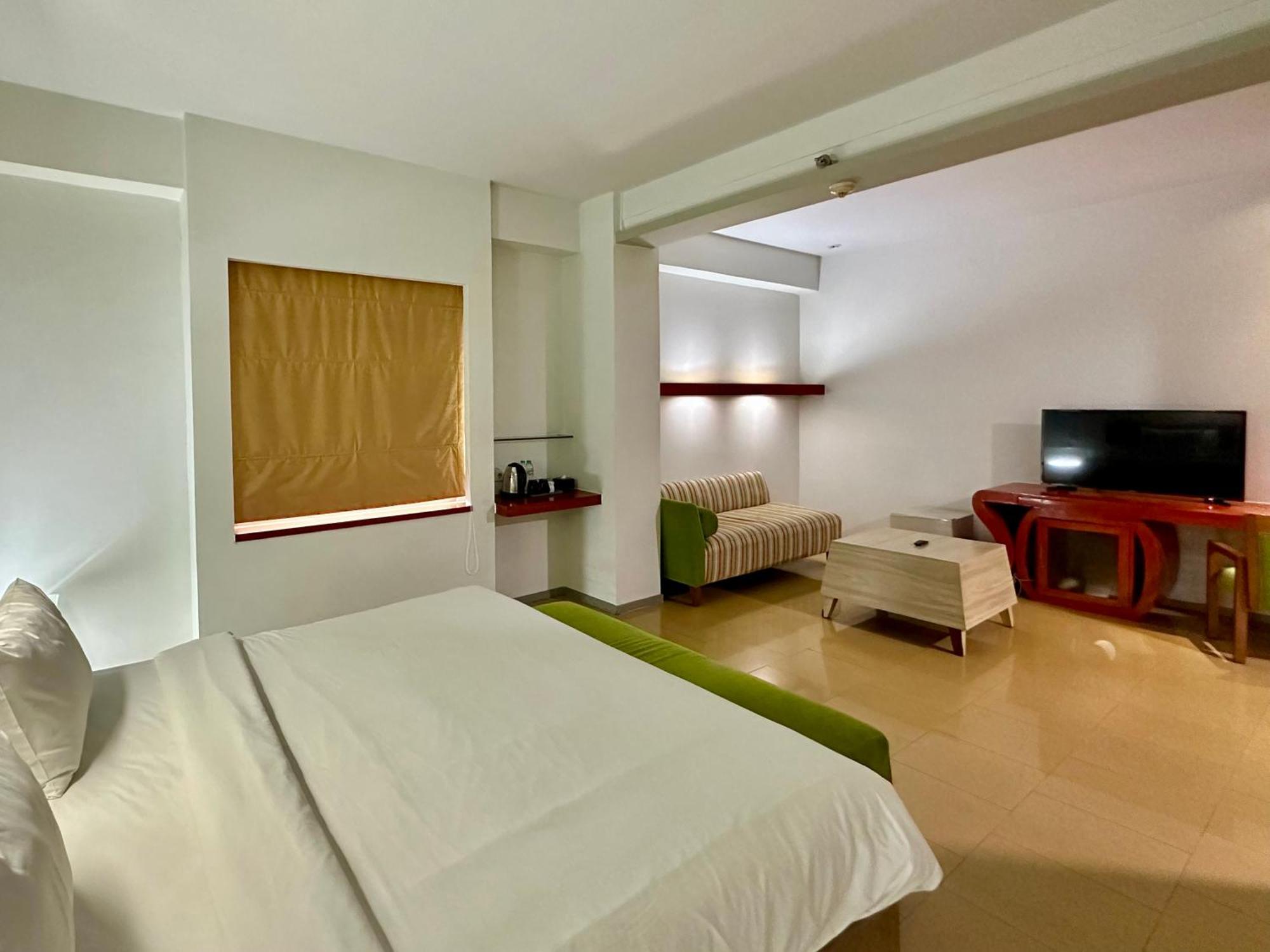Sparks Life Jakarta, Artotel Curated Экстерьер фото