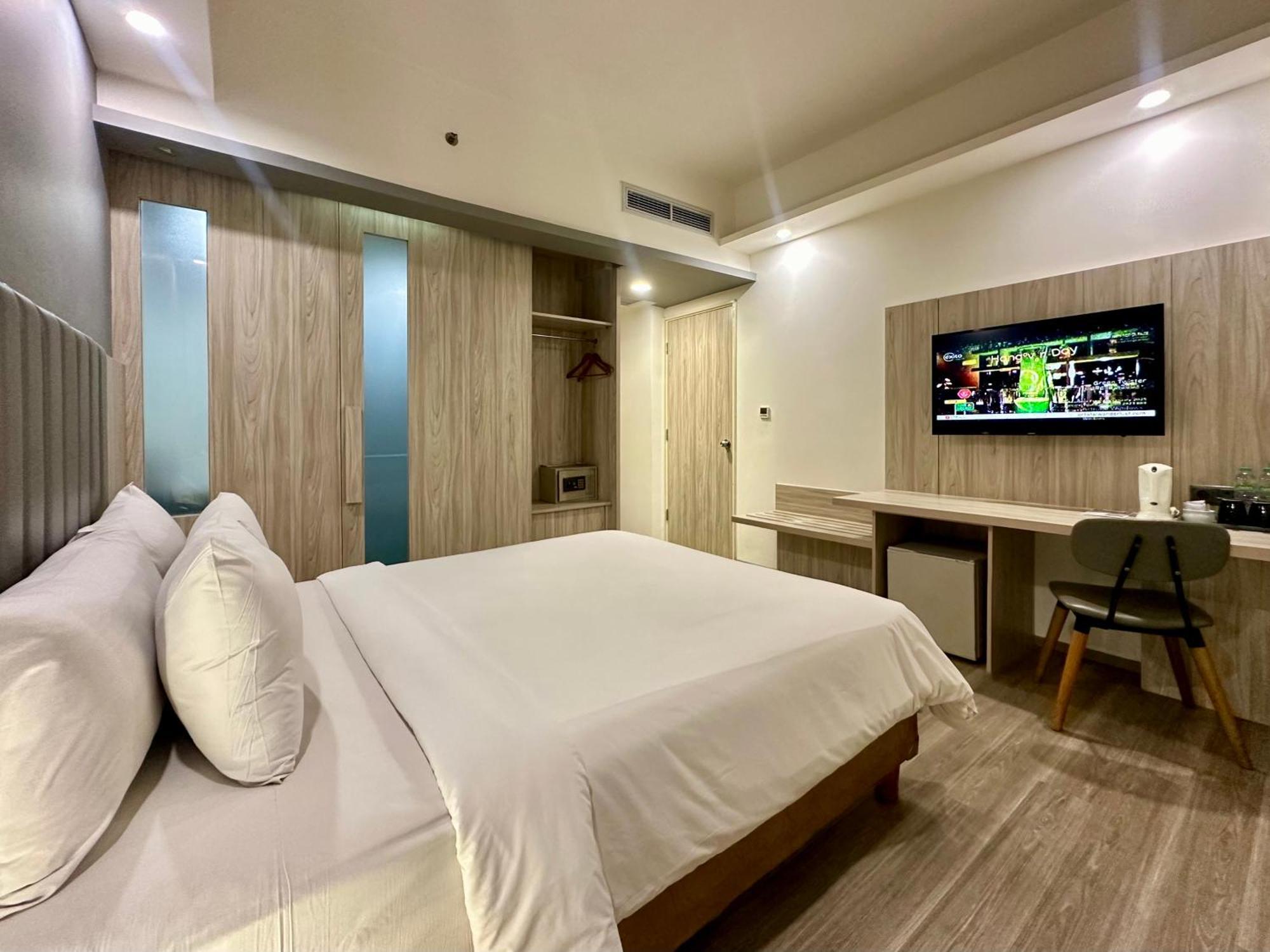Sparks Life Jakarta, Artotel Curated Экстерьер фото