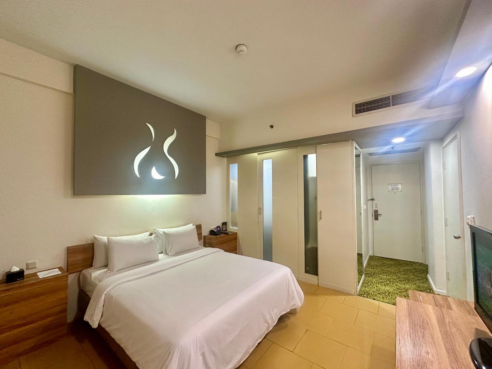 Sparks Life Jakarta, Artotel Curated Экстерьер фото