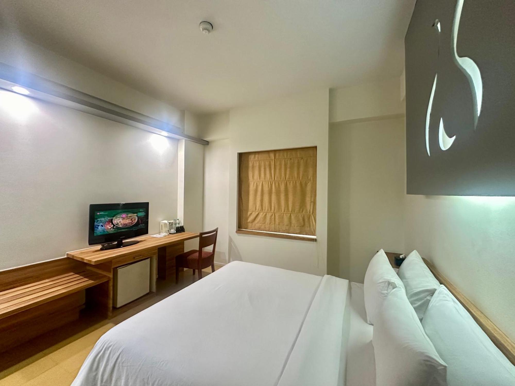 Sparks Life Jakarta, Artotel Curated Экстерьер фото