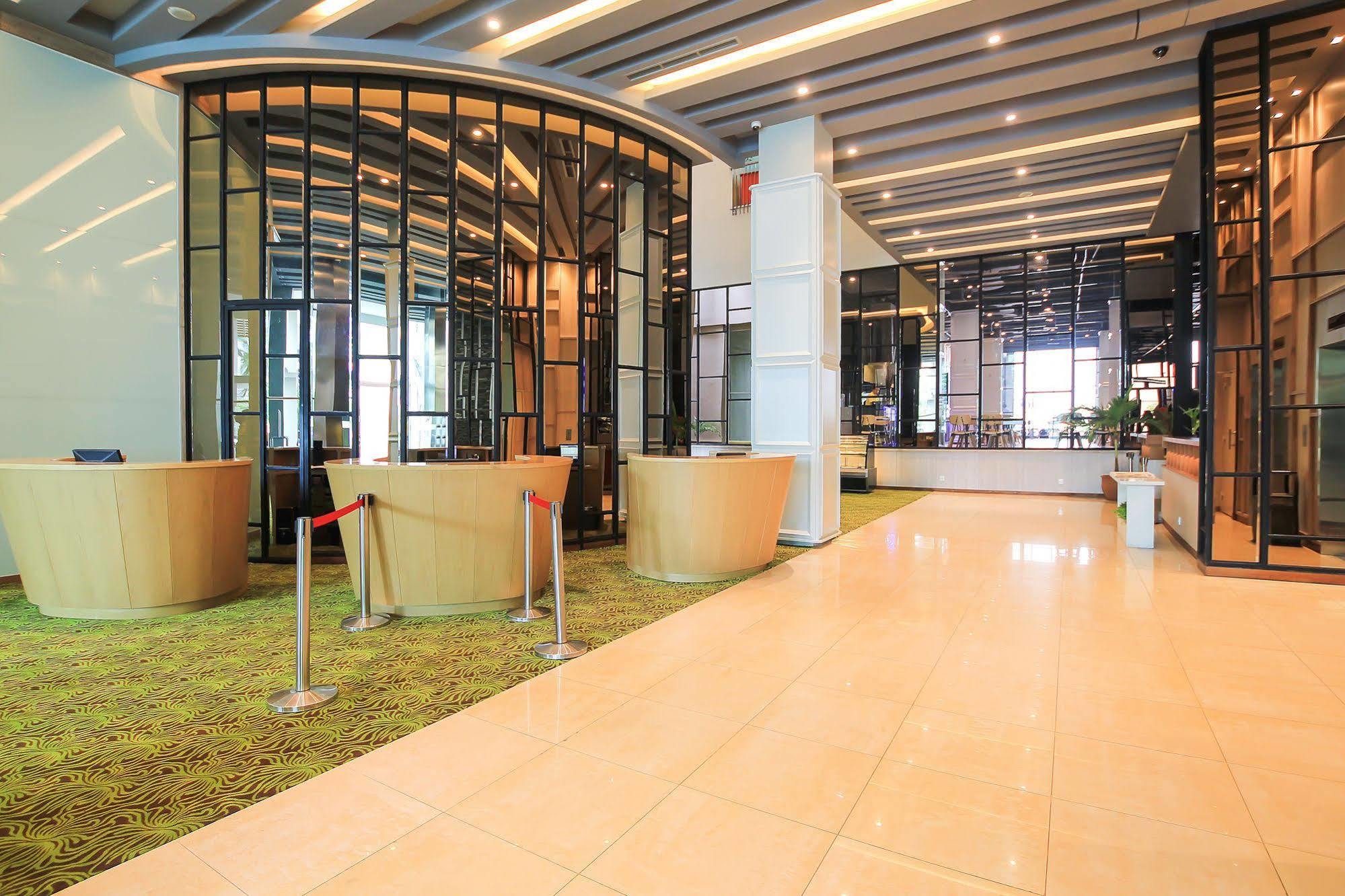 Sparks Life Jakarta, Artotel Curated Экстерьер фото
